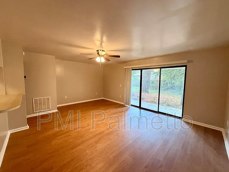 33 Chestnut Ferry Rd #105 — Photo 5