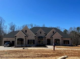 7609 Pemberley Dr, Oak Ridge, NC 27310