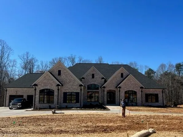 7609 Pemberley Dr, Oak Ridge, NC 27310