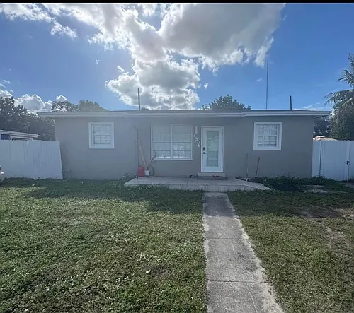 4628 SW 32nd Dr Photo 1