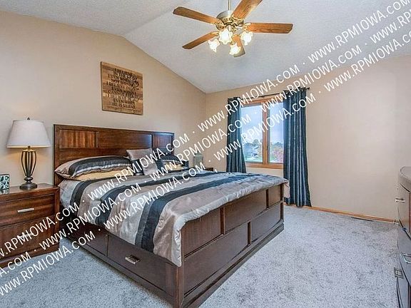 5th image of 101 NW Cedarwood Dr