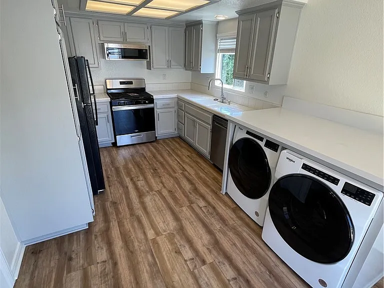 303 S Violet Ave #J — Photo 9