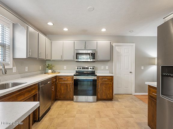 4th image of 1254 Shepard Way