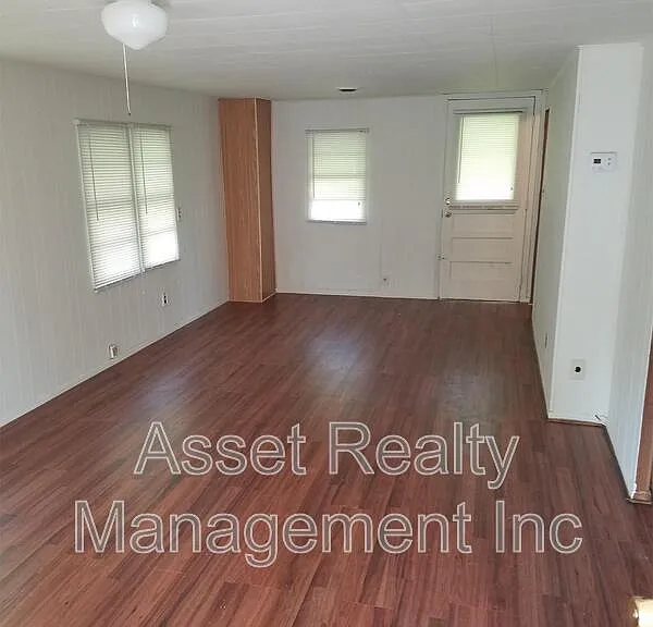 102 Wainwright Rd — Photo 9