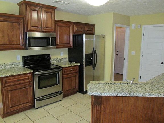 4th image of 579 Lee Road 450