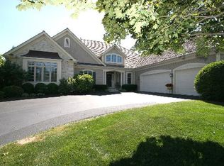 6533 Old Oak Rd, Libertyville, IL 60048