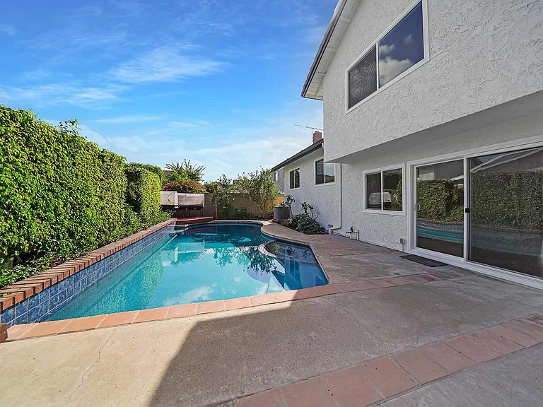 6781 Glen Dr — Photo 4