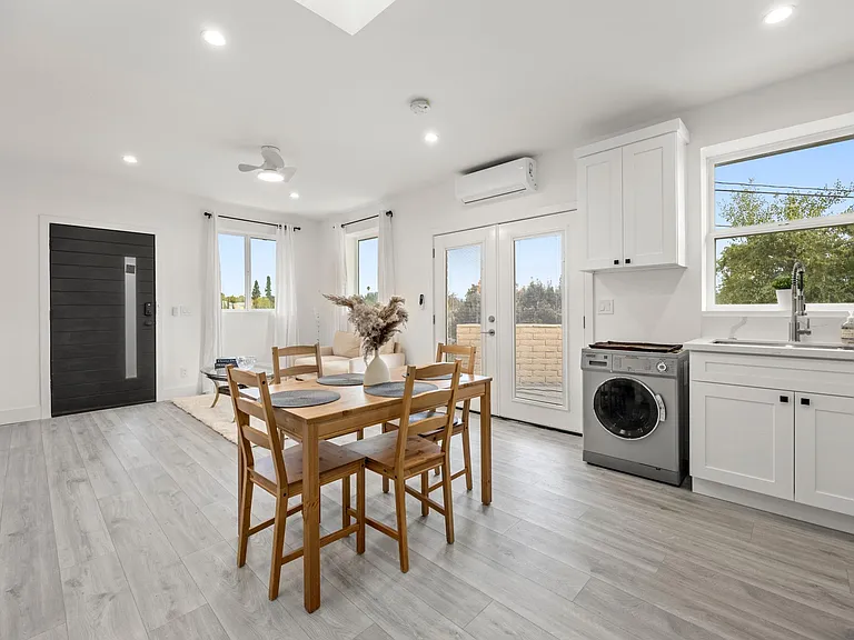 3020 Anacapa Pl — Photo 8