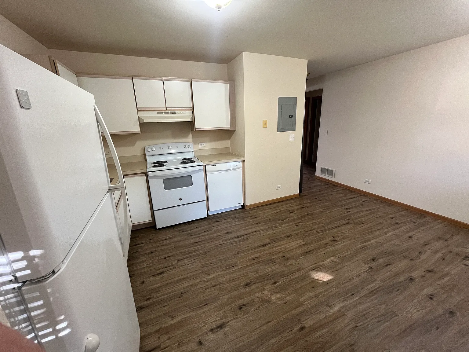 2 bed, $1,300 — Photo 2
