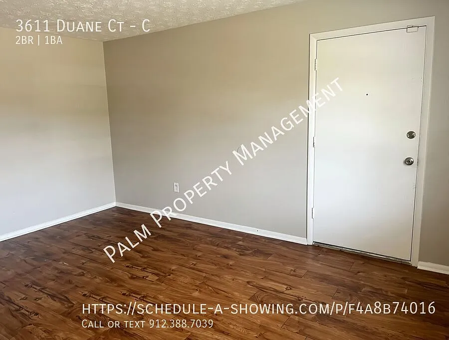 2 Bedroom, 1 Bathroom apartment upstairs with updated flooring throughout! — Photo 4