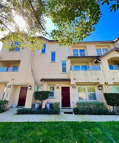2709 Apricot Ct — Photo 1