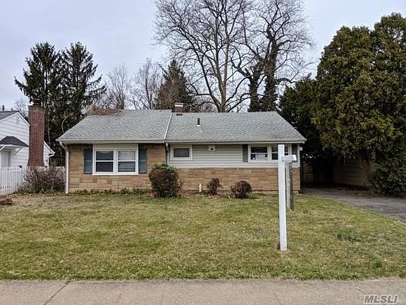 2nd image of 6 Pine Pl