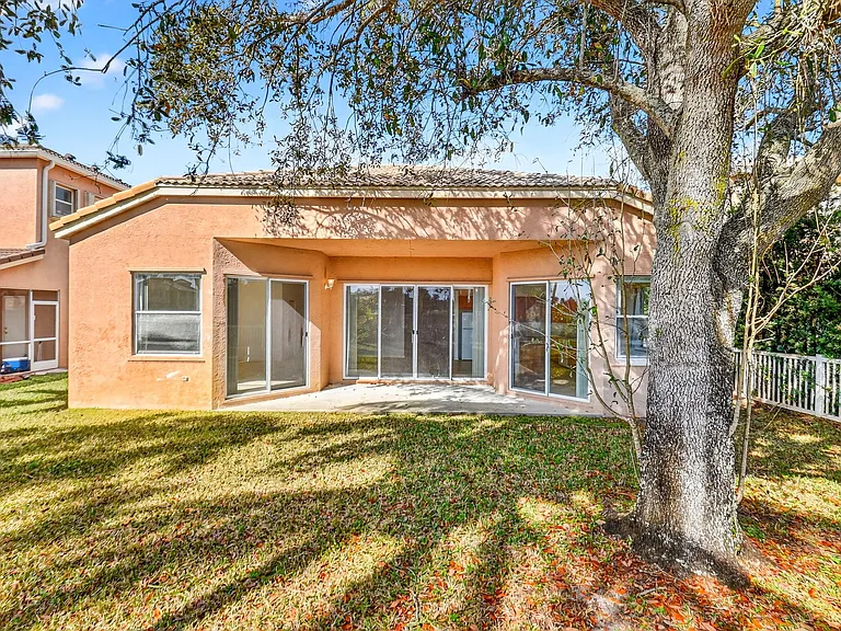 2431 Westmont Dr — Photo 40