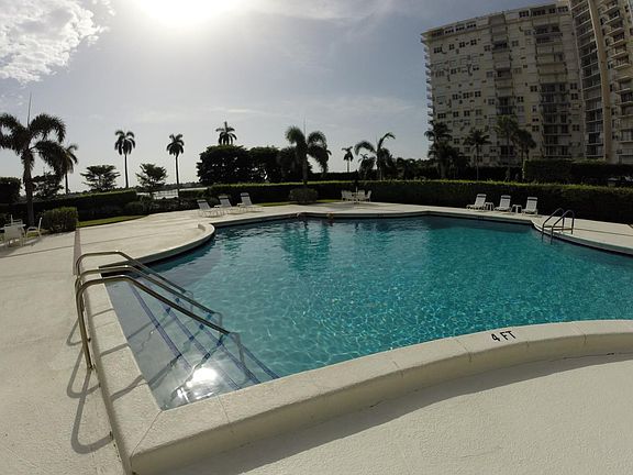 Heated Pool kept at 86 F