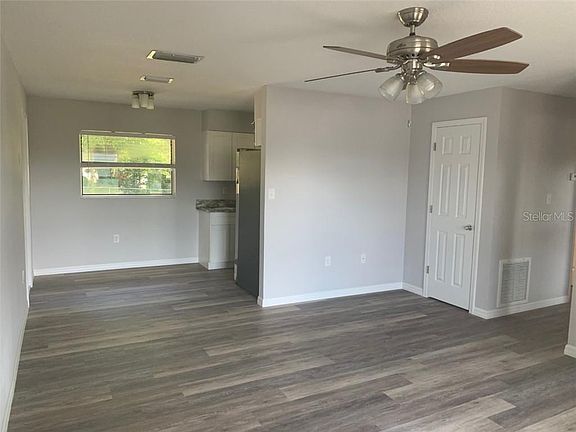 5th image of 36427 Bristol Cir
