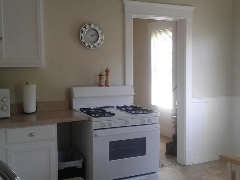 416 E 3rd St #2 — Photo 5
