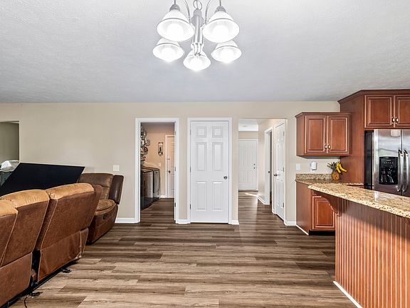 5th image of 420 Paddock Rd