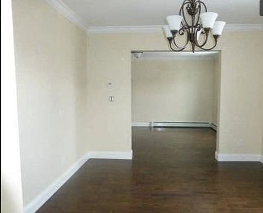 4th image of 2587 Harvey Ave