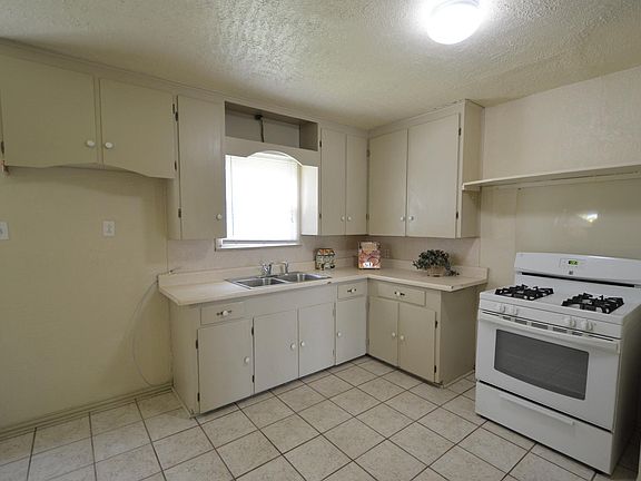 5th image of 857 Holly Dr