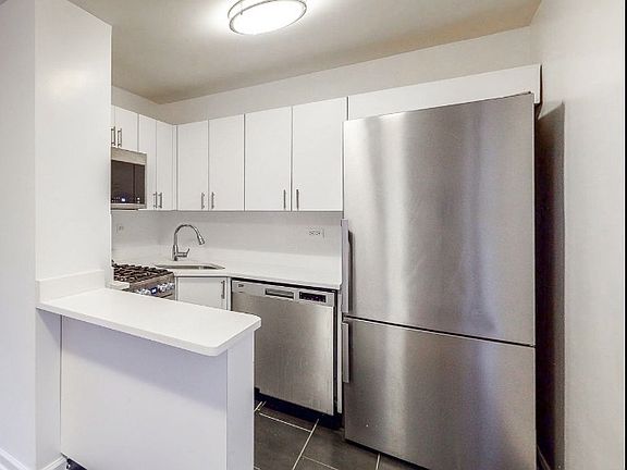 3rd image of 145 E 16th St APT 7C