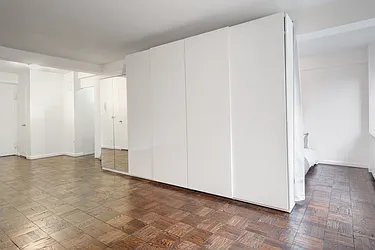 Rented by R New York