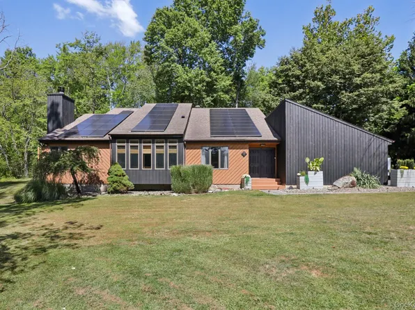 7 Elizabeth Court, Spring Valley, NY 10977