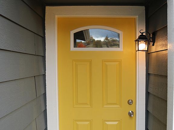 4th image of 1324 Comstock Dr