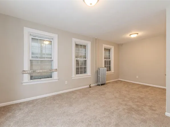 194-56 Murdock Avenue image 13 of 19