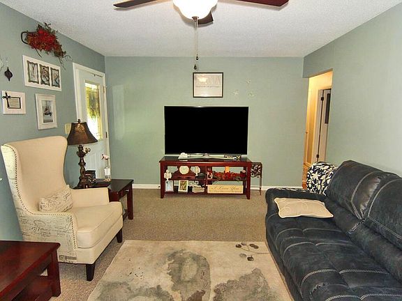 3rd image of 718 Woodbine St