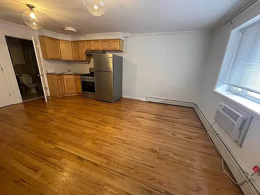 Rented by Metropolis International Realty Inc. | media 3