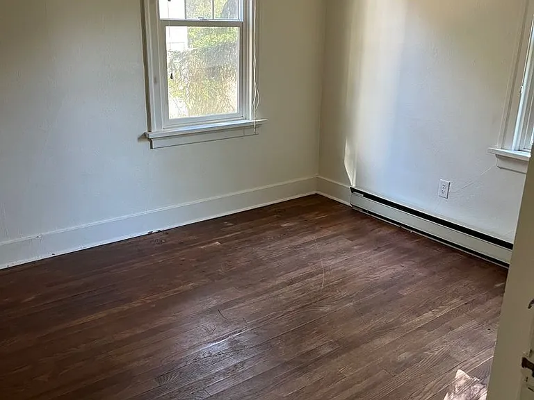 480 NE Maiden Ln — Photo 18