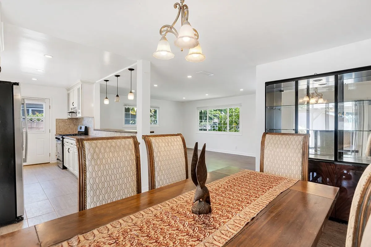 3 bed, 2.0 bath, 1250 sqft, $3,800 — Photo 1