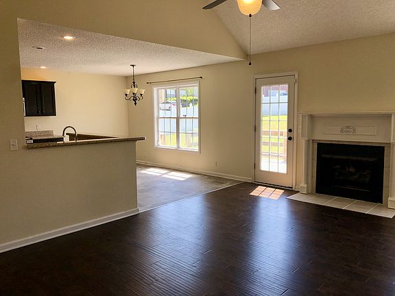 4th image of 88 West Dr