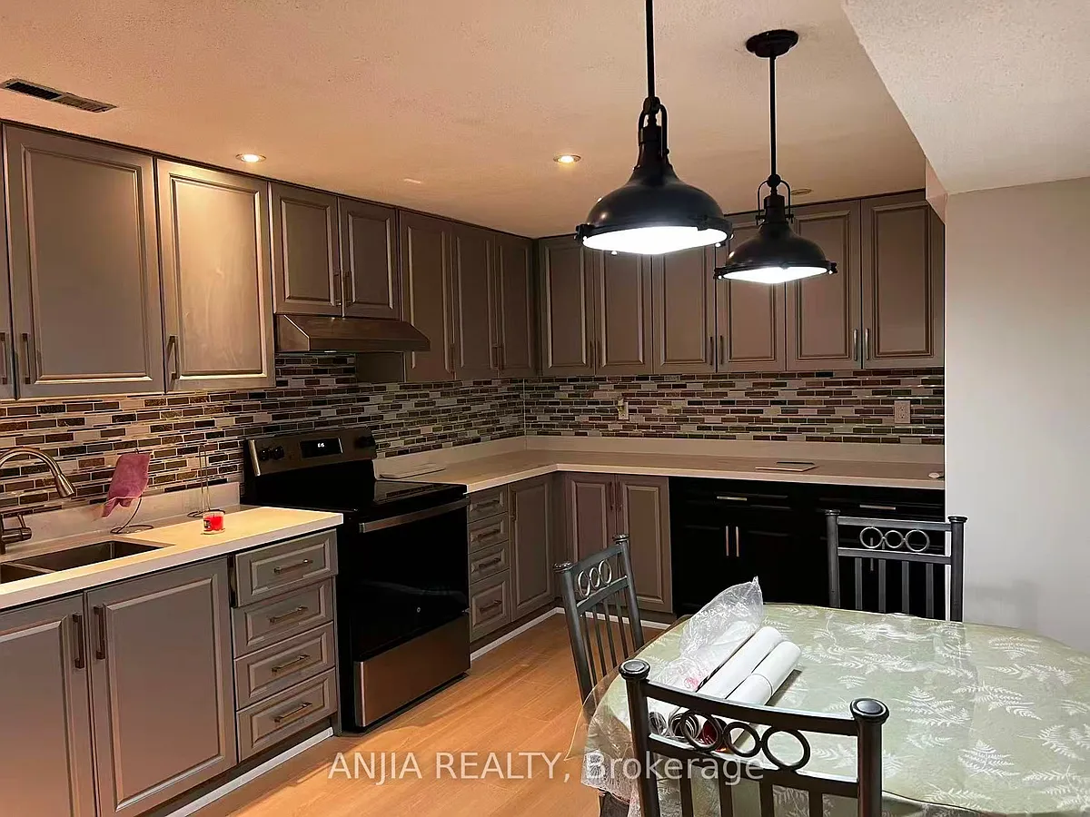 Building Photo - 3441 Sanderling Cres #2