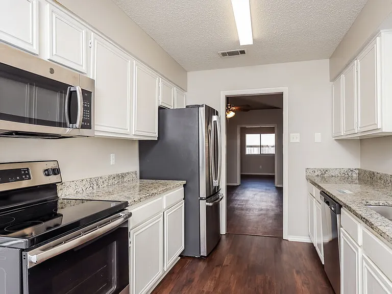 907 Park Place Blvd — Photo 7