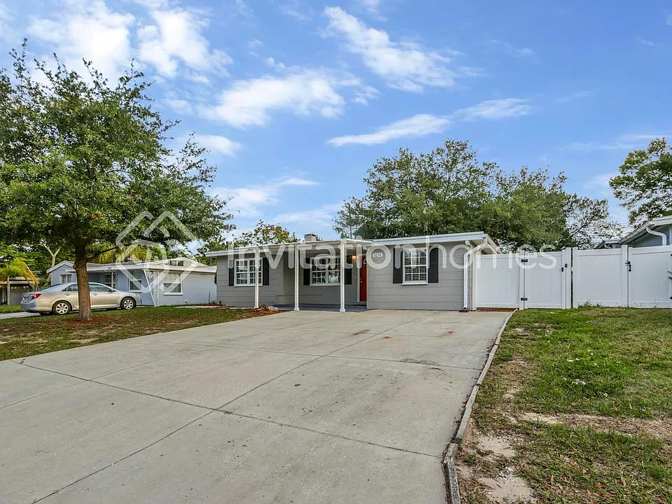 5235 44th Ave N