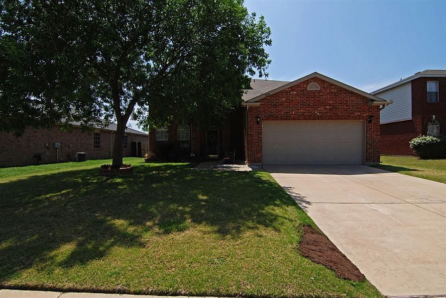 1st image of 2216 Hickory Dr