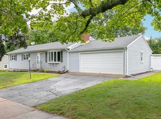 90 Glenn Dr, Stratford, CT 06614