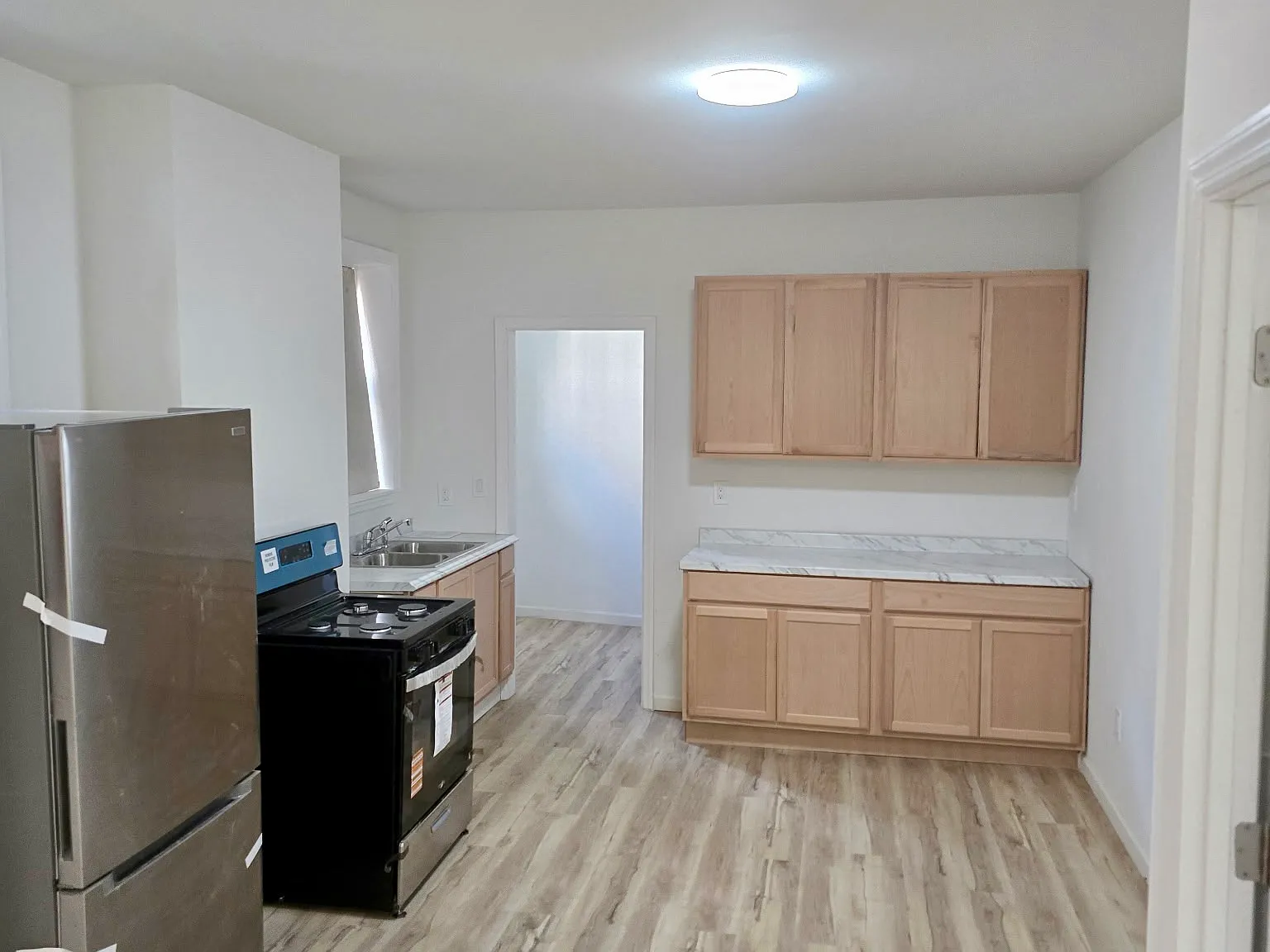 3 bed, 1000 sqft, $2,650 — Photo 2