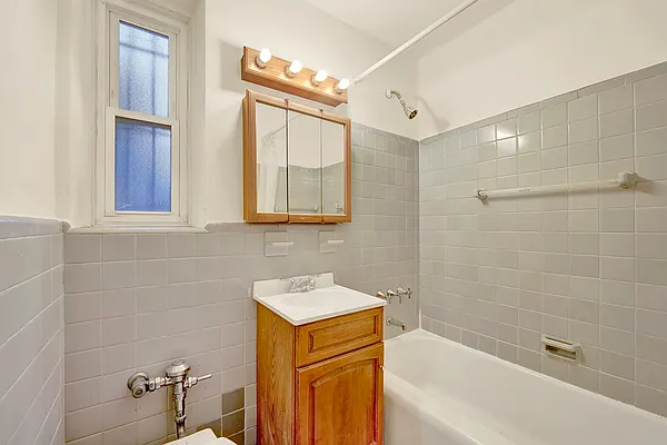 Sold by REMAX Elite | media 11