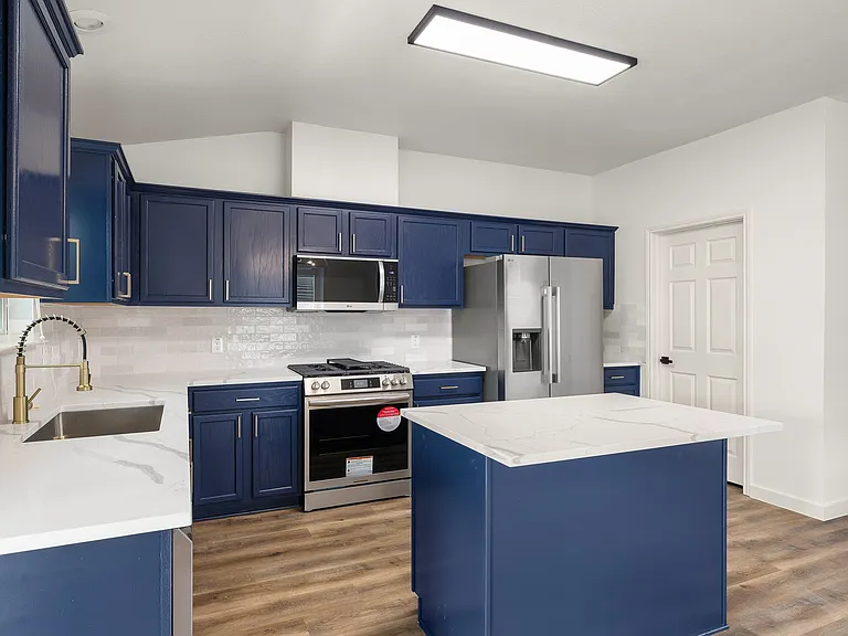 Fully remodeled modern Chef's kitchen, with a large island, brand new stainless steel appliances, new quartz countertops