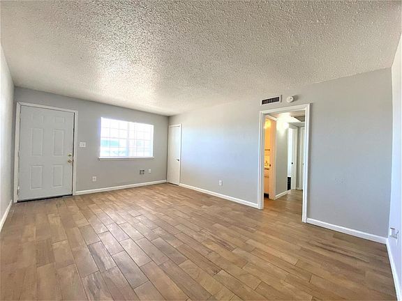 3rd image of 1908 N Broadway Ave