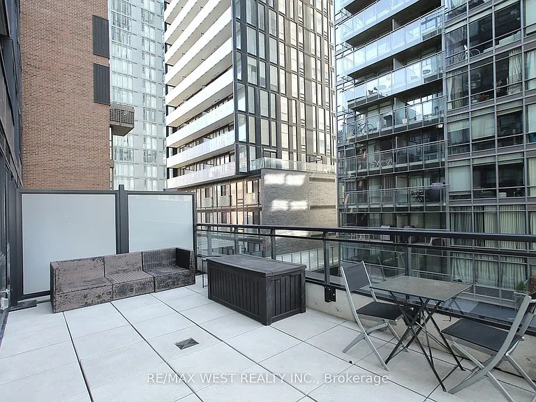 17 Dundonald St #309 — Photo 16