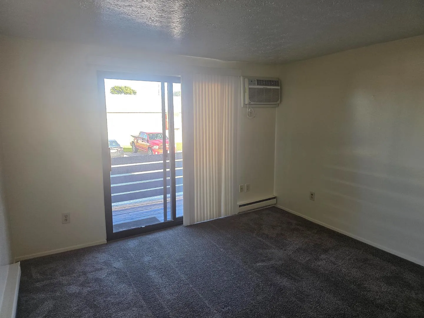 515 Lay Dr - E — Photo 2