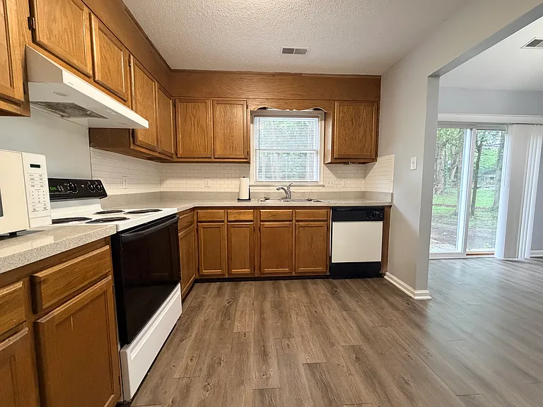 4607 Beechcroft Dr — Photo 10