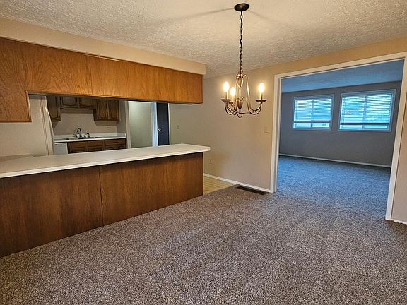 3rd image of 3208 Kingswood Dr