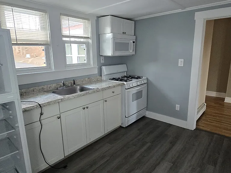 27 Losey St #B — Photo 5