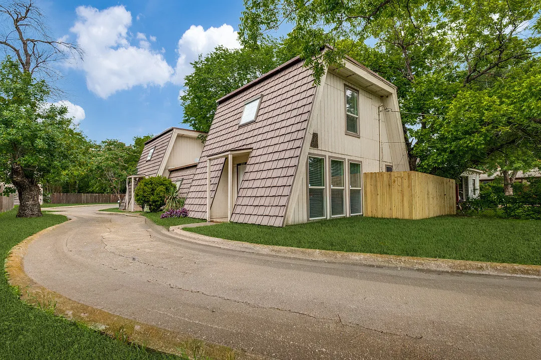 809 East Pioneer Drive - 1 — Photo 2