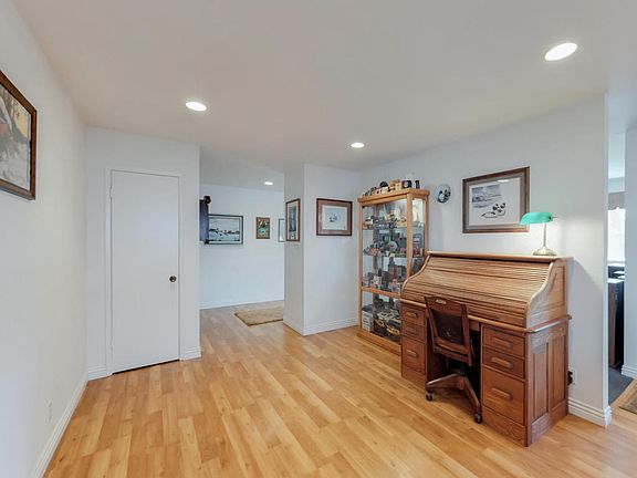 4th image of 181 Cambria Ave