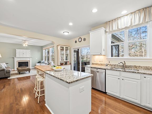 4th image of 115 Alderberry Ct